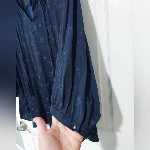 Torrid Peasant Blouse - Charmeuse Jacquard Star Navy in Size 3 / 22-24 - Picture 11 of 15